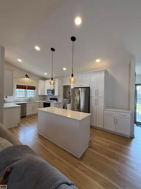 Kitchen - 47642 Stephanie, Macomb, MI 48044 photo 5 of 5
