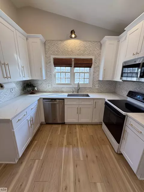 Kitchen - 47642 Stephanie, Macomb, MI 48044 photo 1 of 5