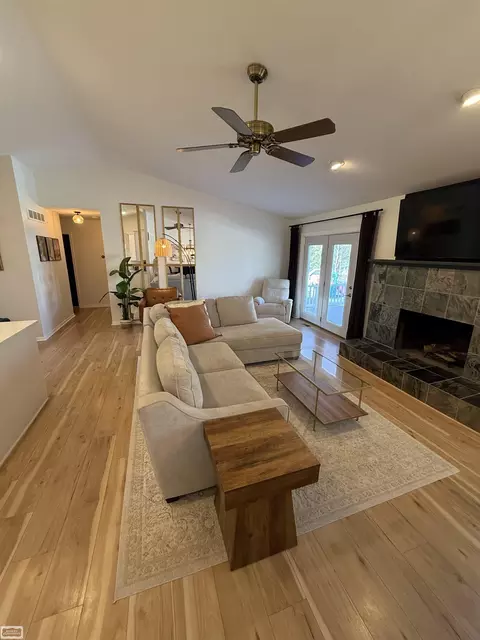 Living - 47642 Stephanie, Macomb, MI 48044 photo 3 of 4