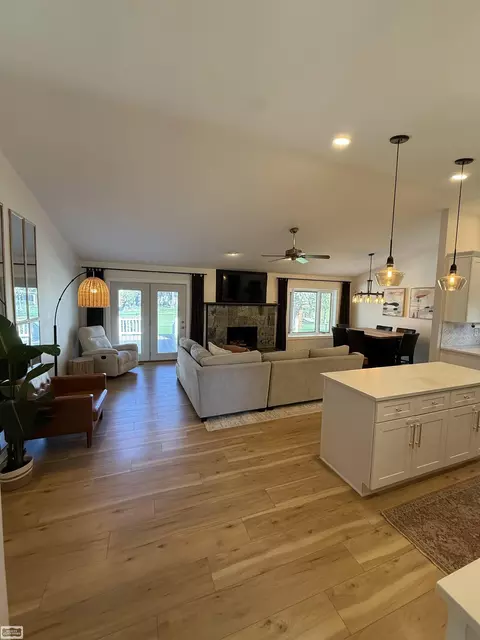 Living - 47642 Stephanie, Macomb, MI 48044 photo 4 of 4