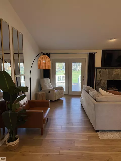Living - 47642 Stephanie, Macomb, MI 48044 photo 2 of 4