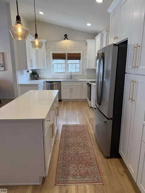 Kitchen - 47642 Stephanie, Macomb, MI 48044 photo 3 of 5