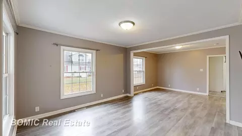 Living - 537 Chestnut, Vassar, MI 48768 photo 2 of 4