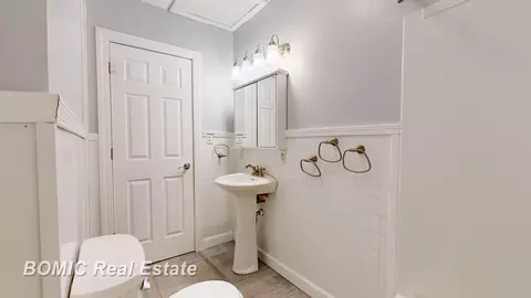 Bath - 537 Chestnut, Vassar, MI 48768 photo 1 of 3