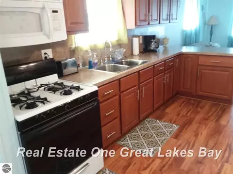 Kitchen - 948 Richland, Lupton, MI 48635 photo 2 of 2