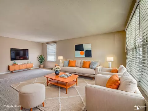Living - 238 Cranbrook, Monroe, MI 48162 photo 3 of 4