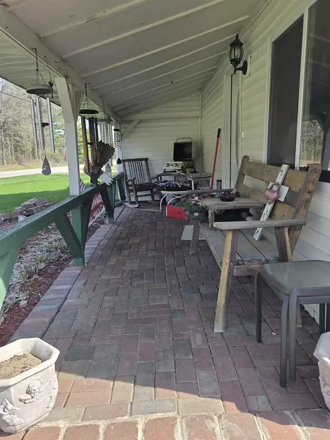 Exterior - 1066 Oberlin, Gladwin, MI 48624 photo 5 of 6