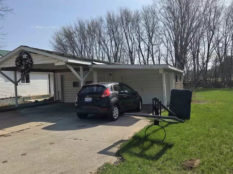 Exterior - 1066 Oberlin, Gladwin, MI 48624 photo 3 of 6