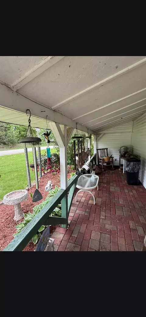 Exterior - 1066 Oberlin, Gladwin, MI 48624 photo 4 of 6