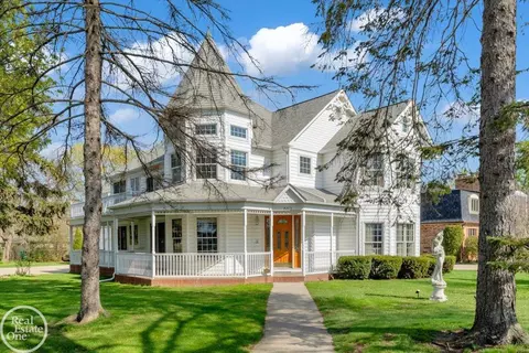 663 N Riverside, Saint Clair, MI 48079