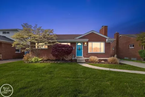 21720 Chalon, Saint Clair Shores, MI 48080