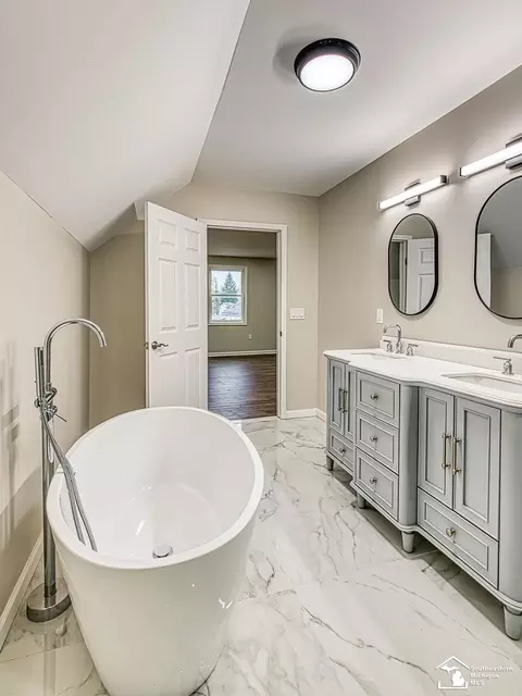 Bath - 3019 8th, Monroe, MI 48162 photo 5 of 5