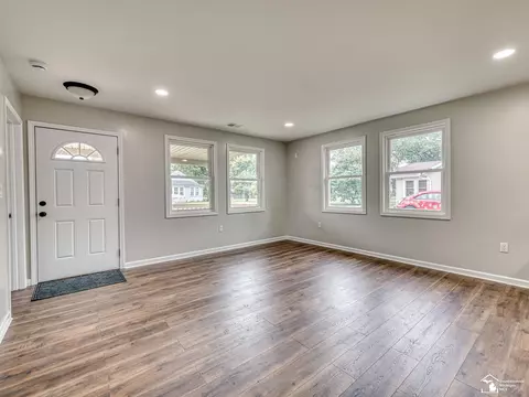 Living - 3019 8th, Monroe, MI 48162 photo 3 of 4