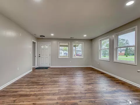 Living - 3019 8th, Monroe, MI 48162 photo 2 of 3