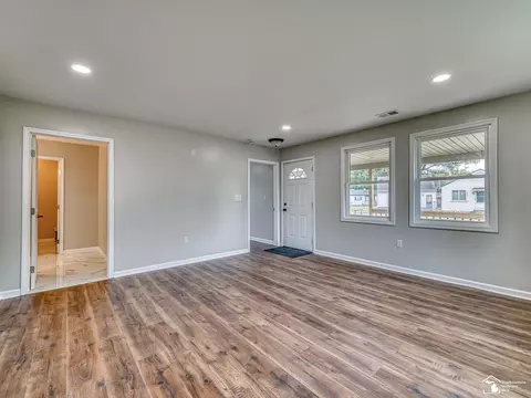 Living - 3019 8th, Monroe, MI 48162 photo 4 of 4