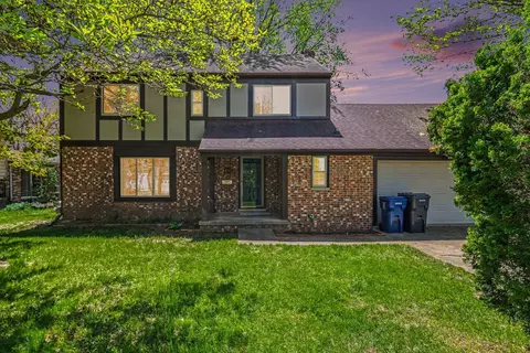 1745 Laurel Oak, Flint, MI 48507