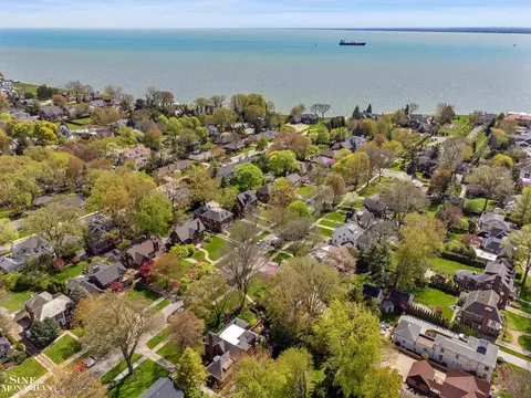 View/Area - 847 Whittier, Grosse Pointe Park, MI 48230 photo 3 of 8