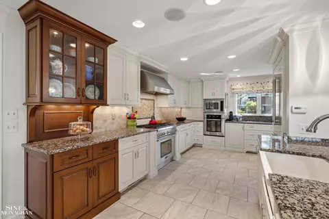Kitchen - 847 Whittier, Grosse Pointe Park, MI 48230 photo 2 of 9