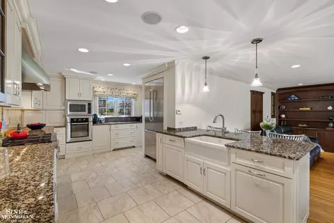 Kitchen - 847 Whittier, Grosse Pointe Park, MI 48230 photo 4 of 9
