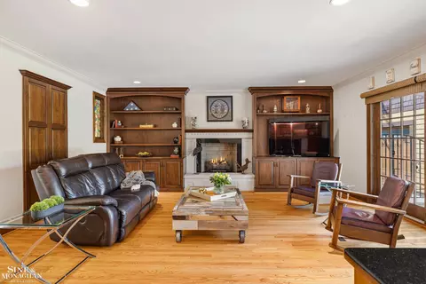 Living - 847 Whittier, Grosse Pointe Park, MI 48230 photo 4 of 6