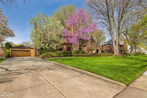 Exterior - 847 Whittier, Grosse Pointe Park, MI 48230 photo 7 of 30
