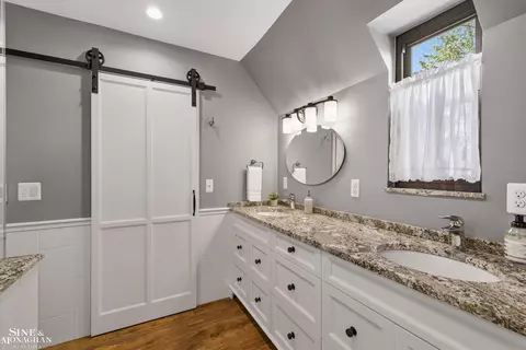 Bath - 847 Whittier, Grosse Pointe Park, MI 48230 photo 3 of 7