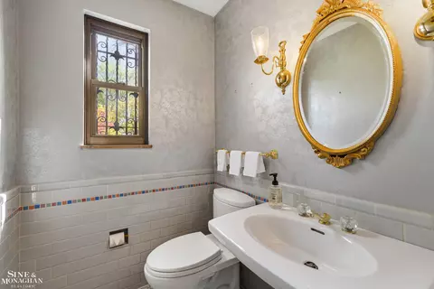 Bath - 847 Whittier, Grosse Pointe Park, MI 48230 photo 2 of 7
