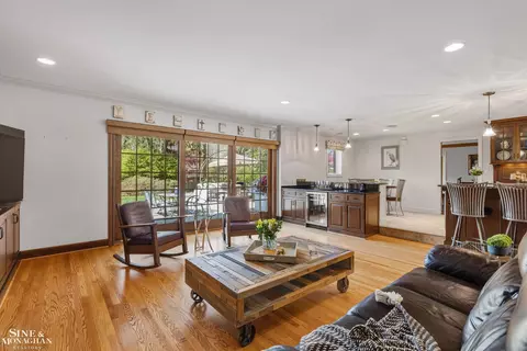 Living - 847 Whittier, Grosse Pointe Park, MI 48230 photo 6 of 6