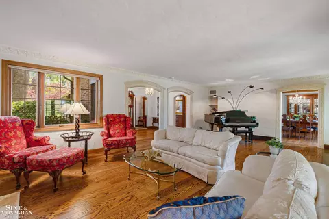 Living - 847 Whittier, Grosse Pointe Park, MI 48230 photo 3 of 6