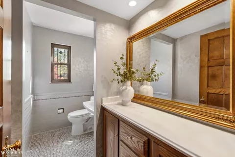 Bath - 847 Whittier, Grosse Pointe Park, MI 48230 photo 1 of 7