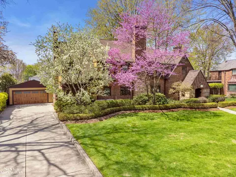Exterior - 847 Whittier, Grosse Pointe Park, MI 48230 photo 29 of 30
