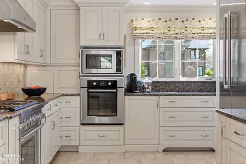 Kitchen - 847 Whittier, Grosse Pointe Park, MI 48230 photo 5 of 9