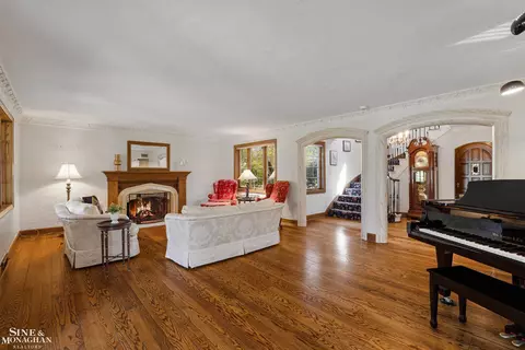 Living - 847 Whittier, Grosse Pointe Park, MI 48230 photo 2 of 6