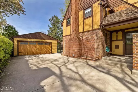 Exterior - 847 Whittier, Grosse Pointe Park, MI 48230 photo 14 of 30