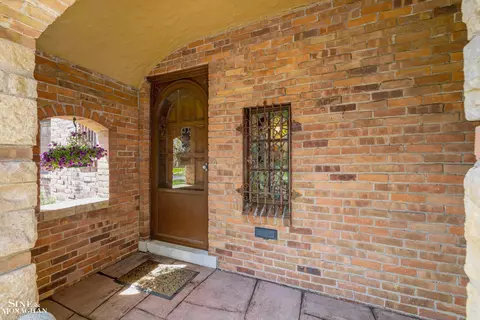 Exterior - 847 Whittier, Grosse Pointe Park, MI 48230 photo 9 of 30