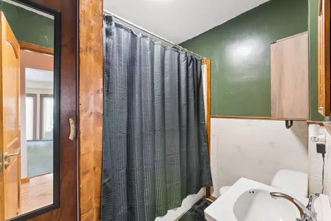Bath - 3293 E Pierson, Flint, MI 48506 photo 1 of 1