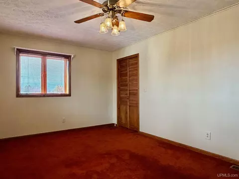 Bedroom - 914 N Elevation, Hancock, MI 49930 photo 2 of 10