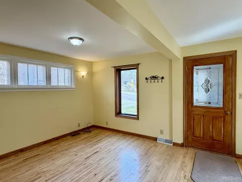 Living - 914 N Elevation, Hancock, MI 49930 photo 1 of 10