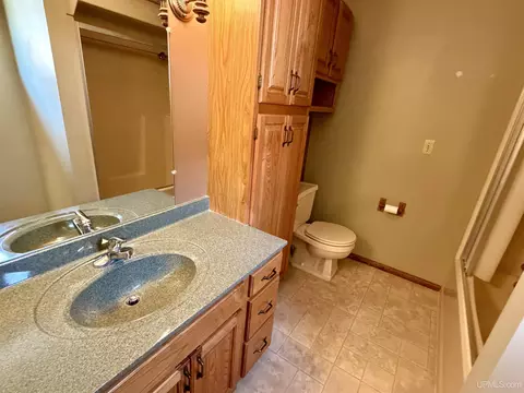 Bath - 914 N Elevation, Hancock, MI 49930 photo 6 of 9