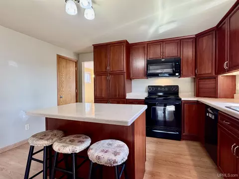 Kitchen - 914 N Elevation, Hancock, MI 49930 photo 4 of 5