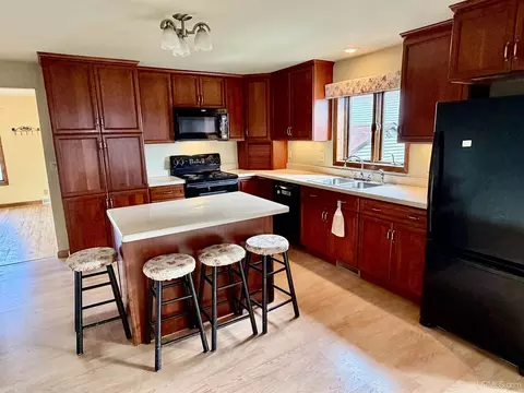 Kitchen - 914 N Elevation, Hancock, MI 49930 photo 2 of 5
