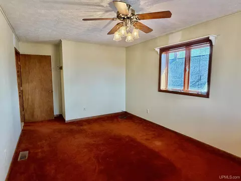 Bedroom - 914 N Elevation, Hancock, MI 49930 photo 1 of 10