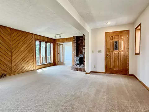 Living - 914 N Elevation, Hancock, MI 49930 photo 5 of 10