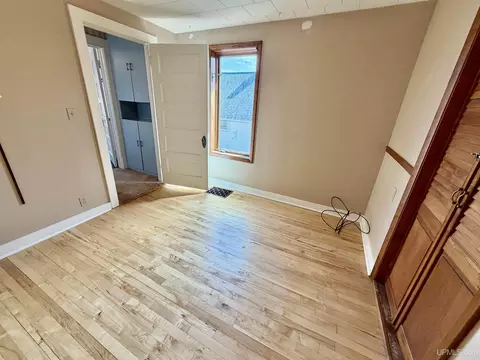 Bedroom - 914 N Elevation, Hancock, MI 49930 photo 4 of 10