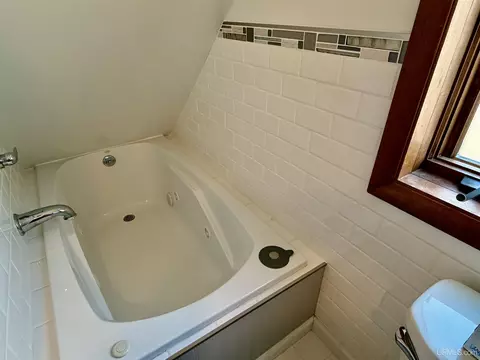 Bath - 914 N Elevation, Hancock, MI 49930 photo 2 of 9