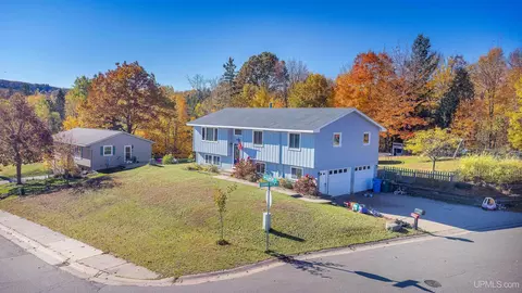 1800 Altamont, Marquette, MI 49855