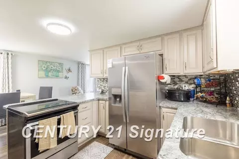 Kitchen - 7151 N Seymour, Flushing, MI 48433 photo 2 of 2