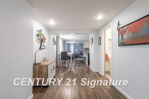Entry Way - 7151 N Seymour, Flushing, MI 48433 photo 1 of 6