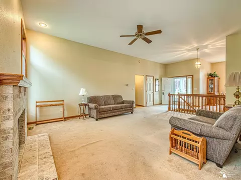 Living - 14353 Canterbury, Monroe, MI 48161 photo 7 of 7