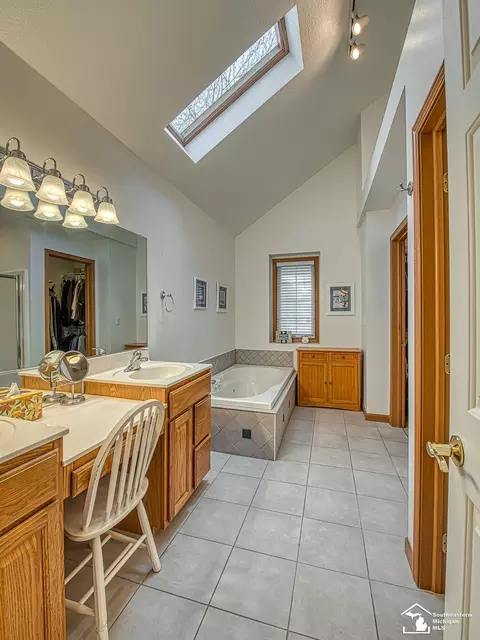 Bath - 14353 Canterbury, Monroe, MI 48161 photo 5 of 5